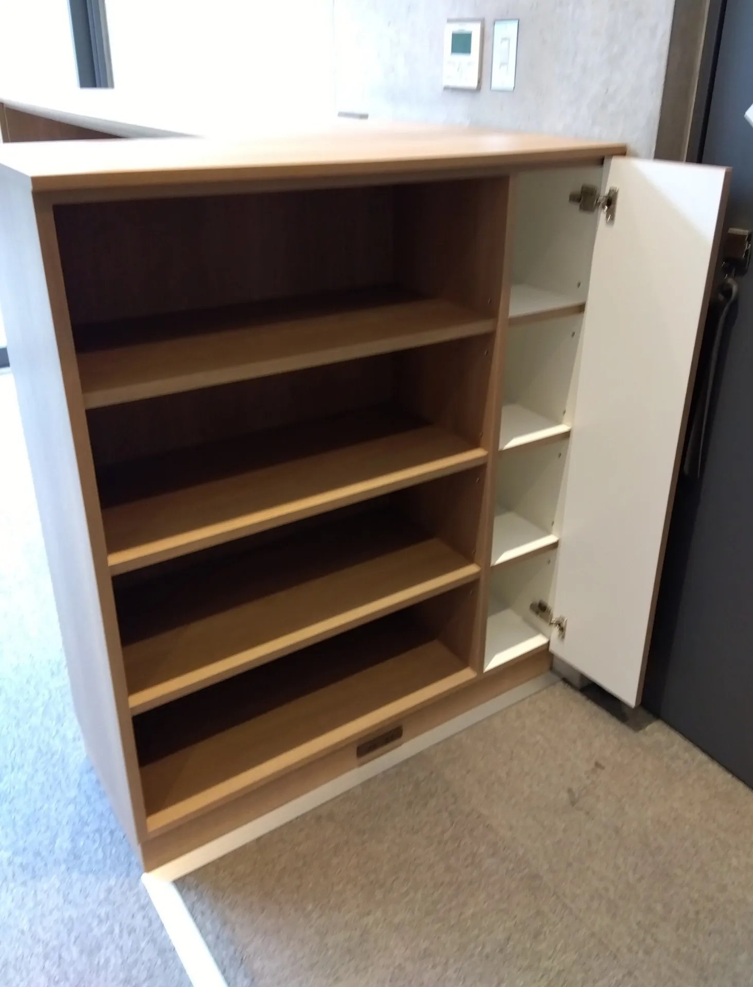 カウンター収納と下足収納