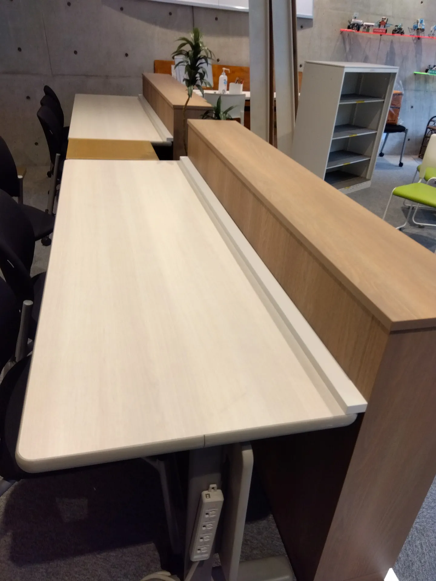 既設デスクの目隠し収納